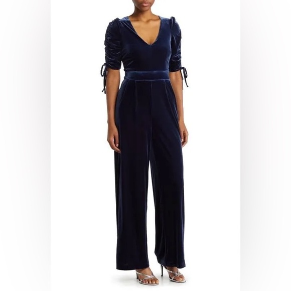 NWT Eliza J Jumpsuit Ruched Short Sleeve Velvet Wide Leg Jumpsuit Size 6 Blue - Picture 1 of 3